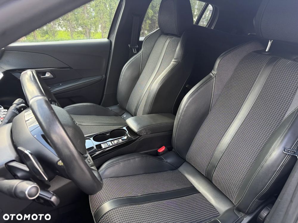 Peugeot 208 PureTech 100 EAT8 GT Pack - 18