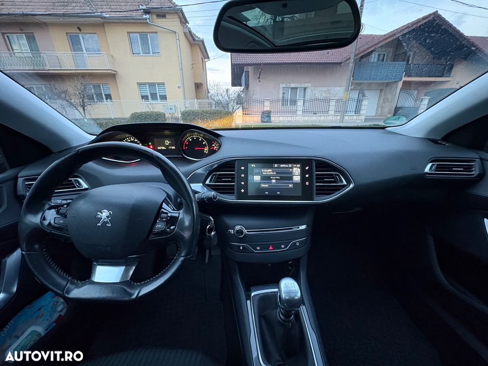 Peugeot 308 1.2 L PureTech Turbo Allure - 18