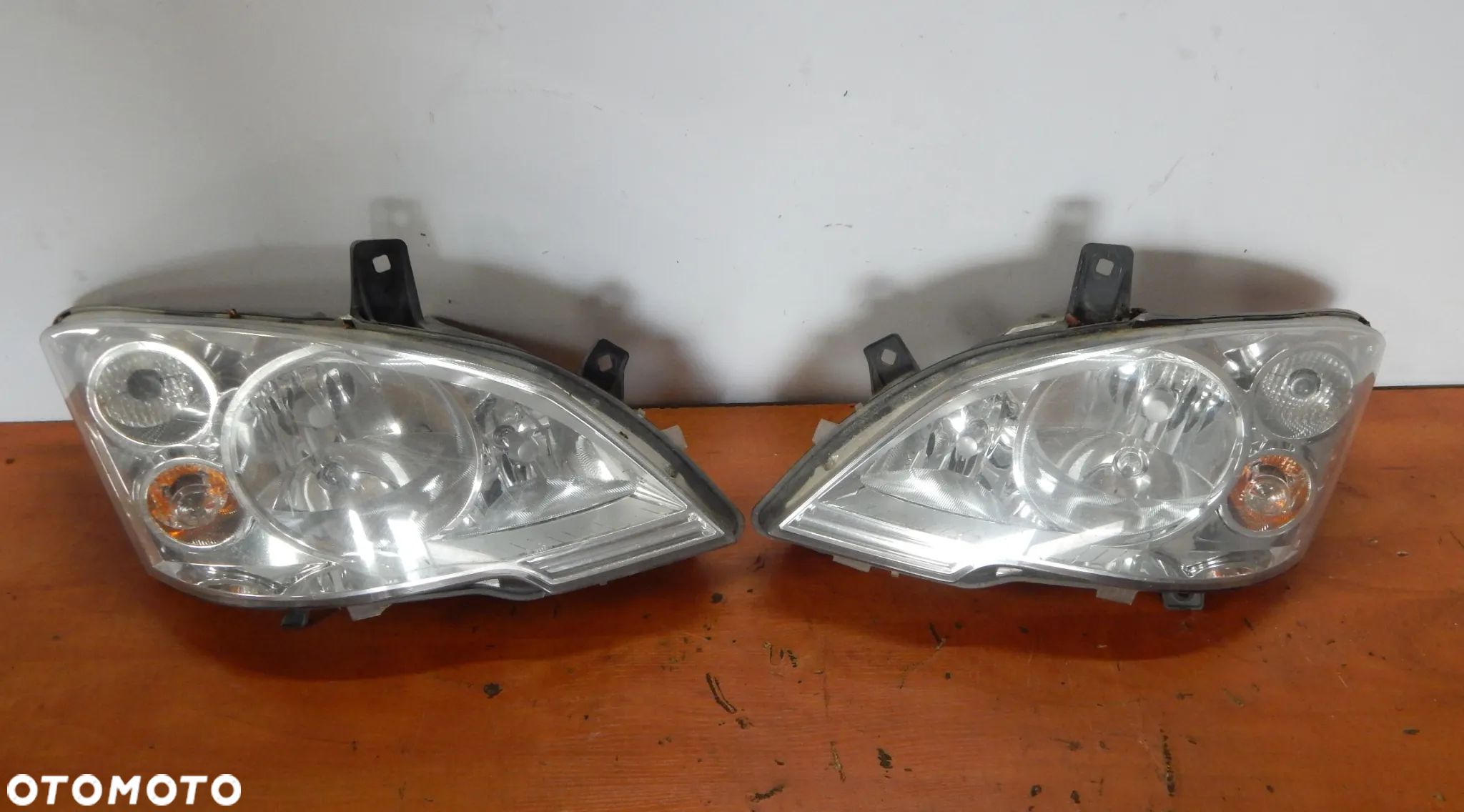 Lampa prawy przód Mercedes Vito Viano 639 Lift 09-14 Łuków części - 1