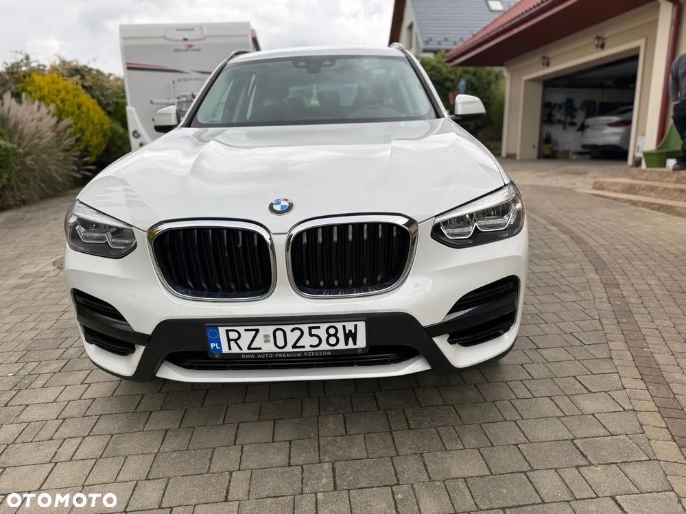BMW X3 xDrive20i Advantage - 4