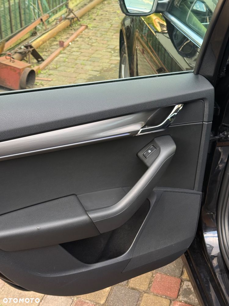 Skoda Octavia 1.6 TDI DSG Style - 20