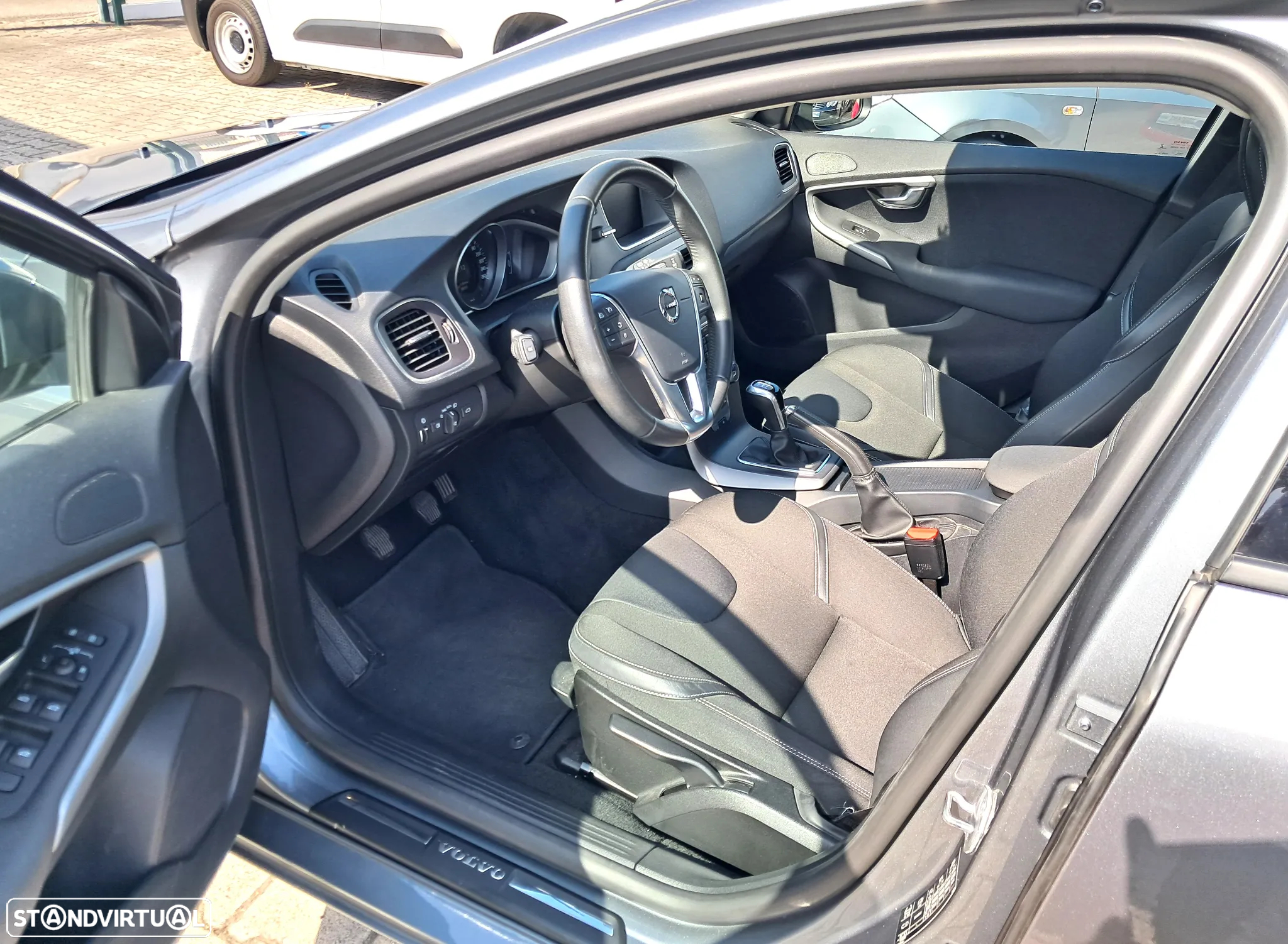 Volvo V40 2.0 D3 Momentum - 9