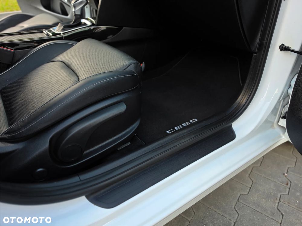 Kia Ceed 1.5 T-GDI DCT7 OPF (48V Mild Hybrid) Platinum Edition - 34