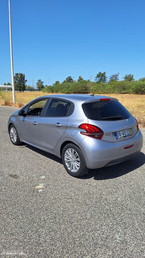 Peugeot 208 1.2 PureTech Signature - 6