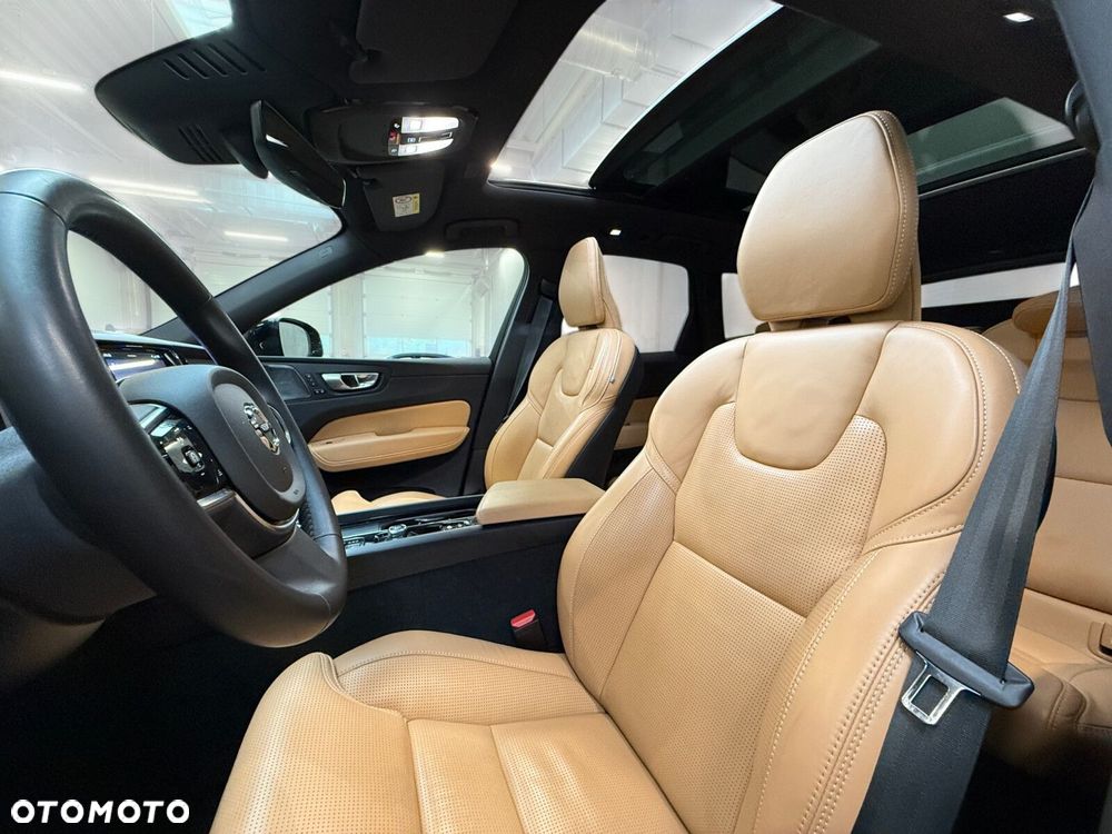 Volvo XC 60 B4 D AWD Plus Dark - 22