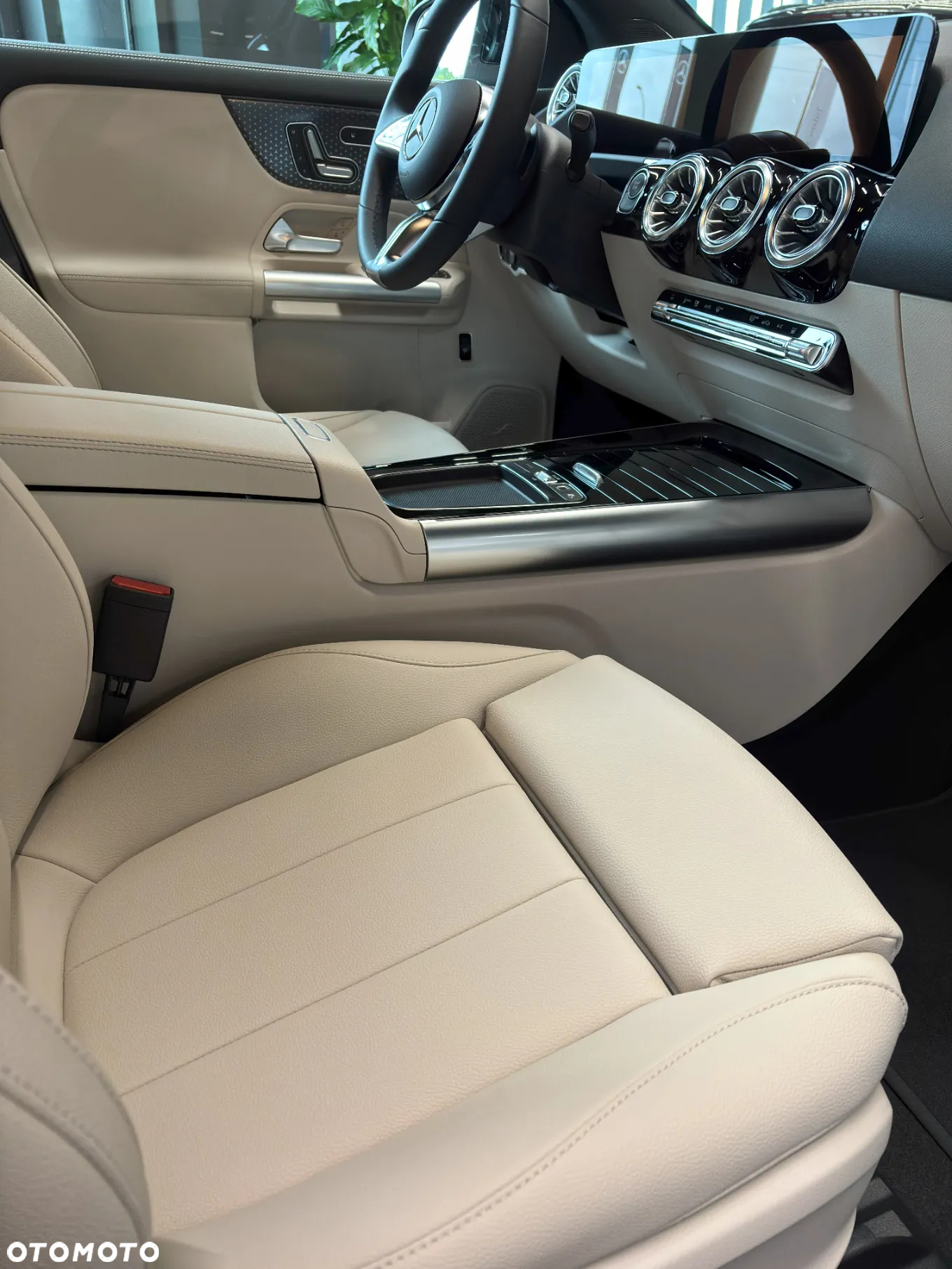 Mercedes-Benz EQA 300 66.5kWh 4-Matic Progressive - 4
