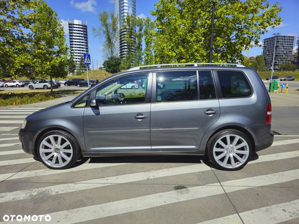 Volkswagen Touran 2.0 TDI Highline DSG - 2