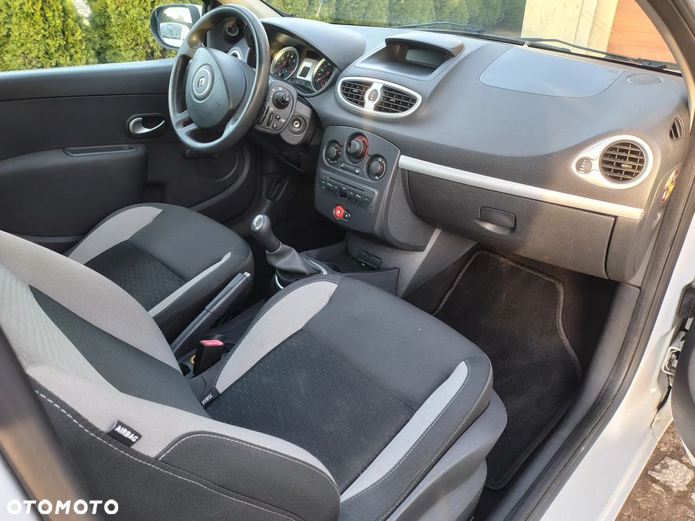 Renault Clio 1.2 16V 75 Expression - 11
