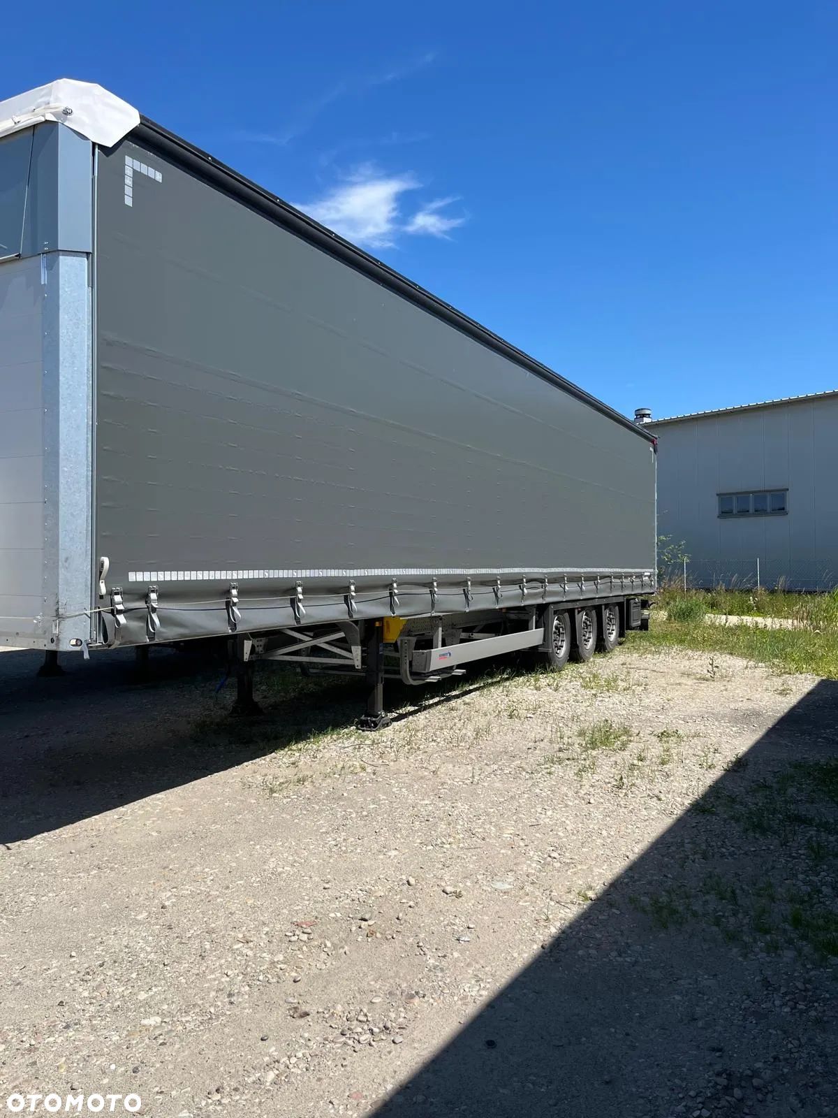 Schmitz Cargobull Schmitz Cargobull SCS MB Varios - koła 385/55 R22,5 - 1