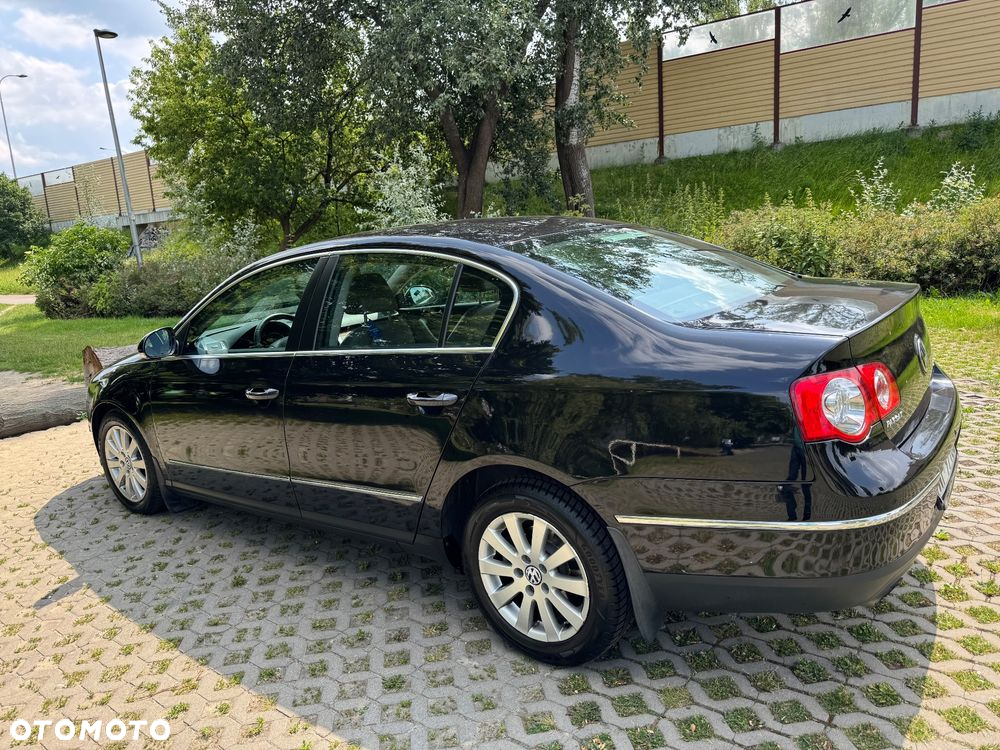 Volkswagen Passat 2.0 TDI DPF Highline - 11