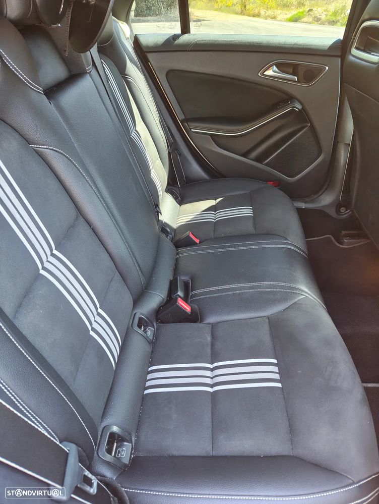 Mercedes-Benz CLA 200 d Shooting Brake AMG Line - 13
