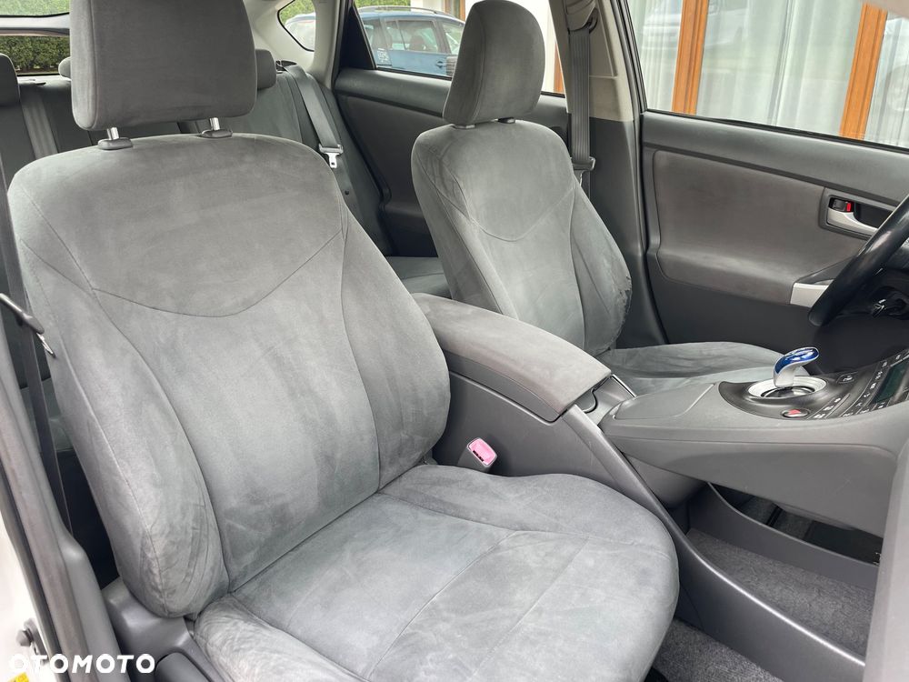 Toyota Prius - 30