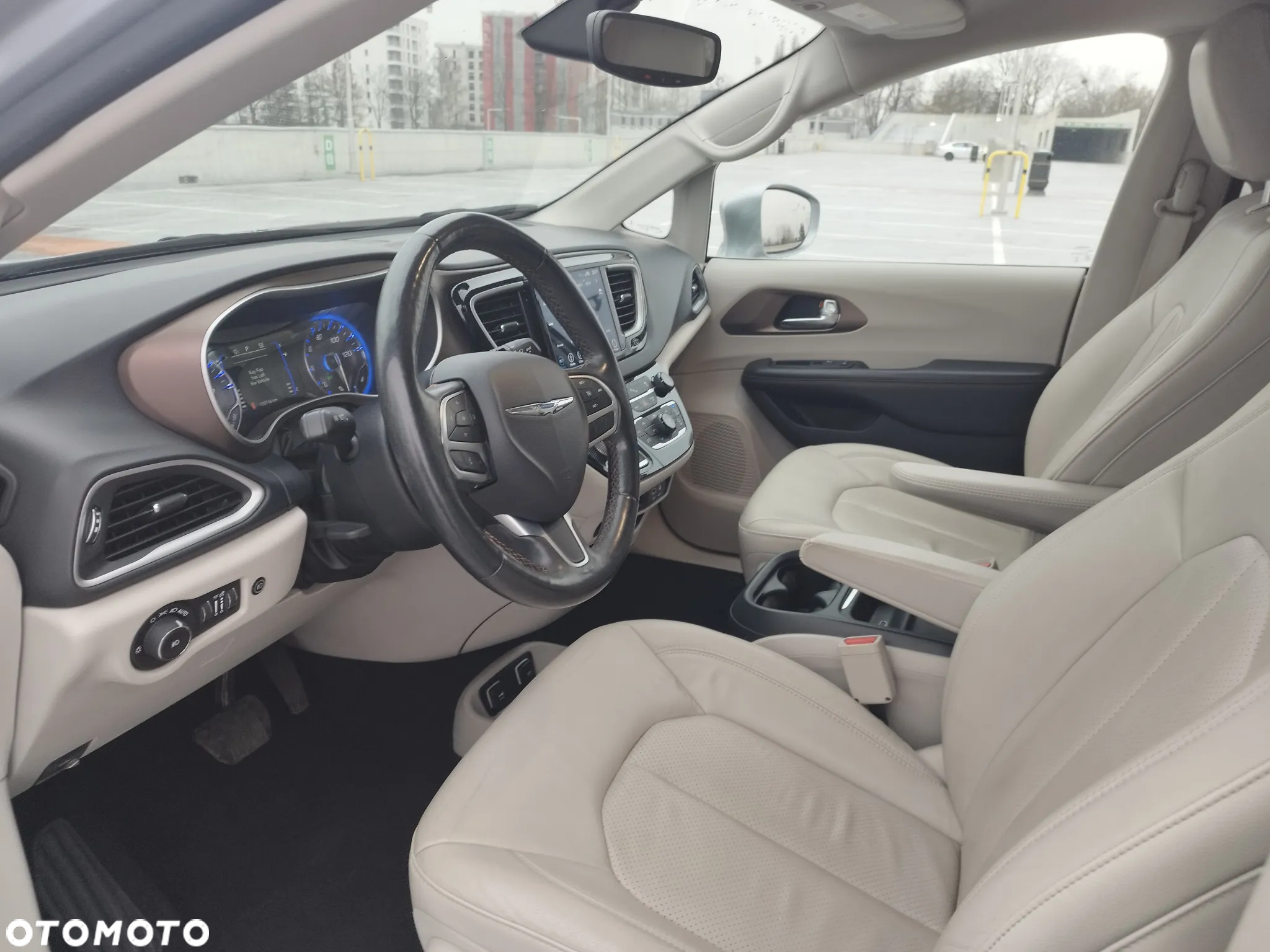 Chrysler Pacifica - 11
