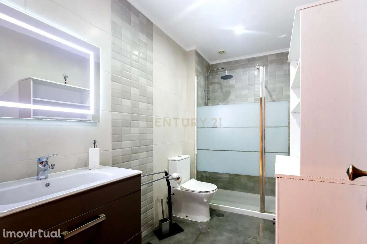 T2 R/c. alto - Remodelado - Torre da Marinha - Grande imagem: 2/19