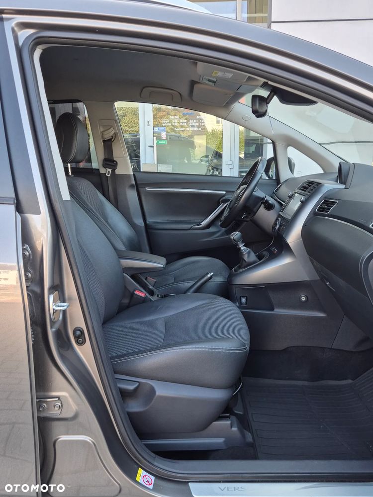 Toyota Verso 1.8 Prestige 7os - 11