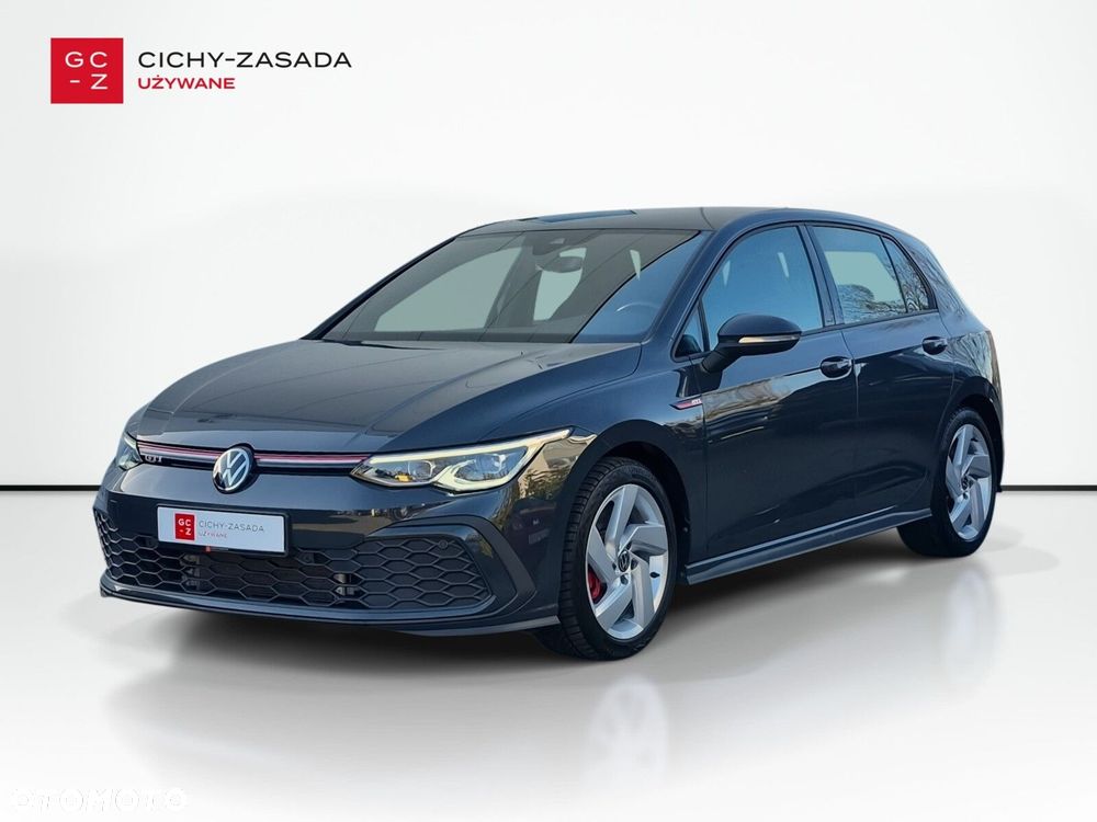 Volkswagen Golf - 1