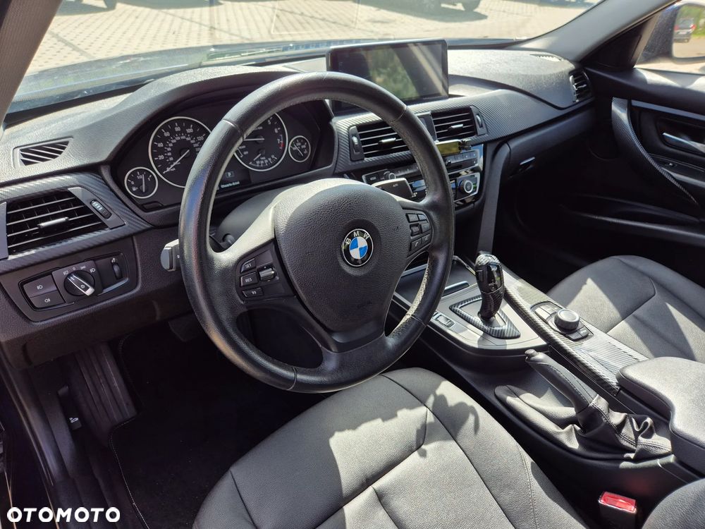 BMW Seria 3 320i - 12