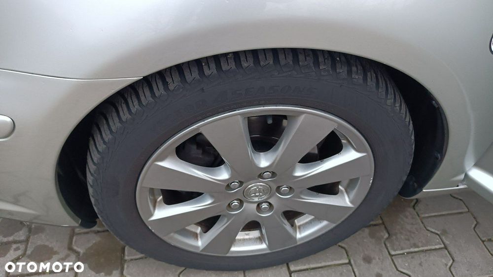 Toyota Avensis - 23