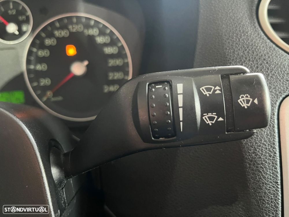 Ford Focus 1.4 16V Sport - 21