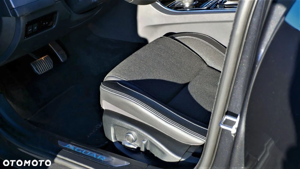 Jaguar XF 20d R-Sport - 12