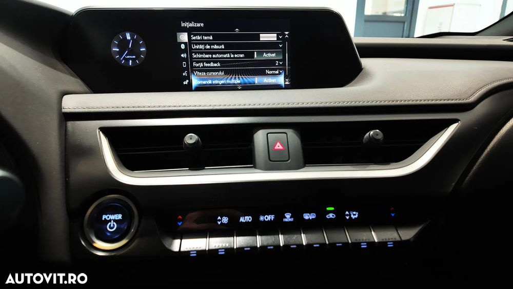 Lexus UX 250h - 33