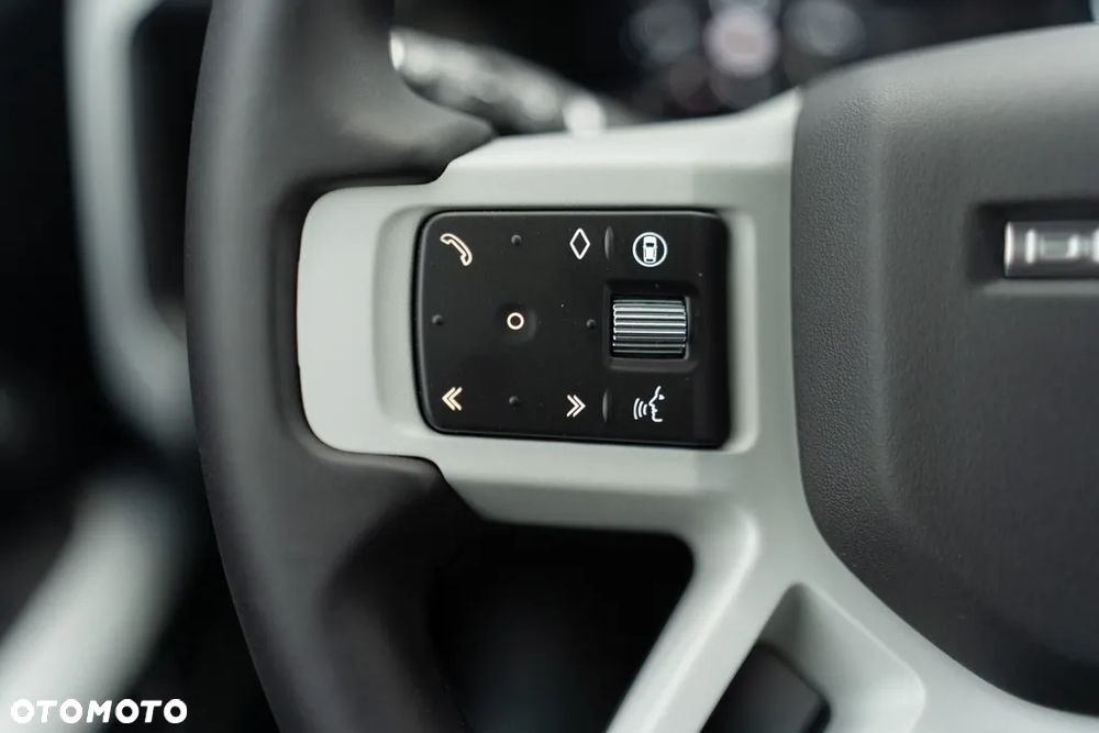 Land Rover Defender - 18