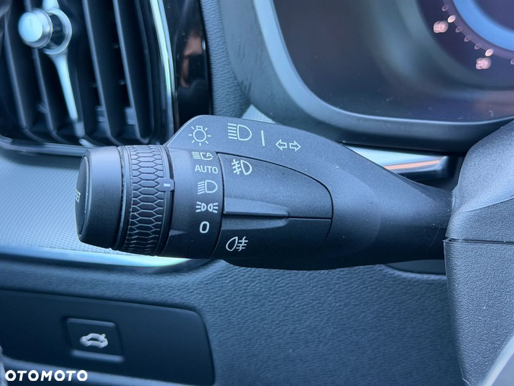 Volvo XC 60 B5 B AWD Plus Bright - 17