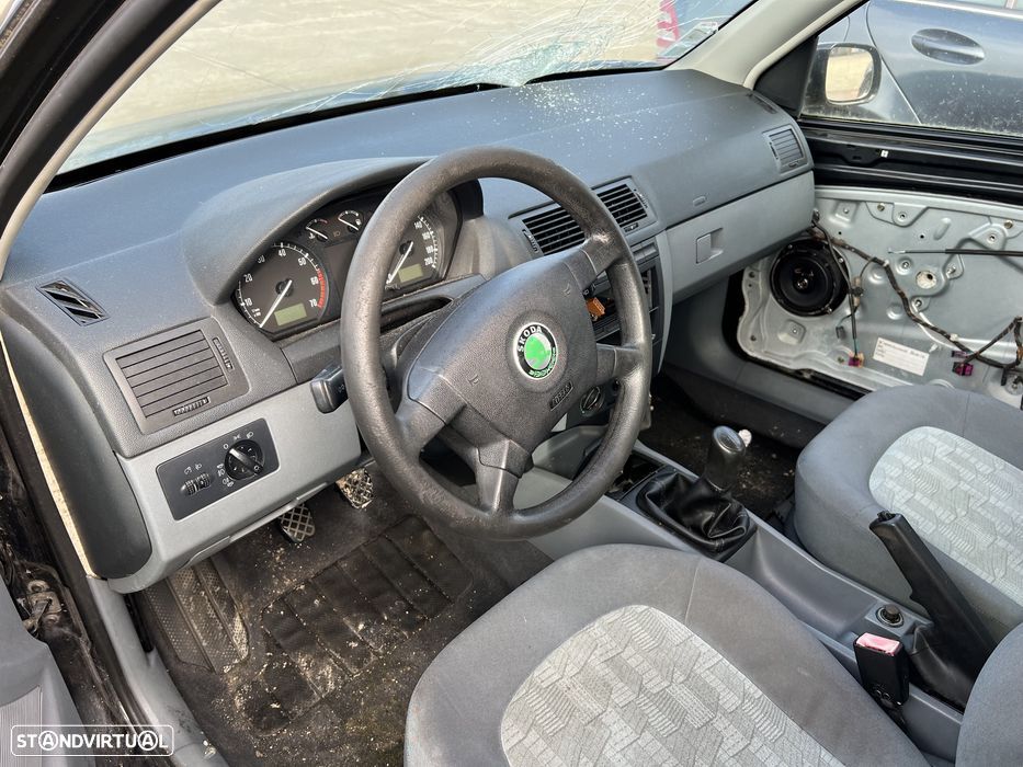 Skoda Fabia Gasolina ano 2000 para pecas - 4