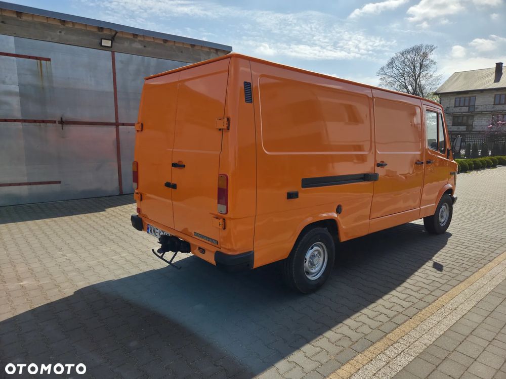 Mercedes-Benz 307D - 2