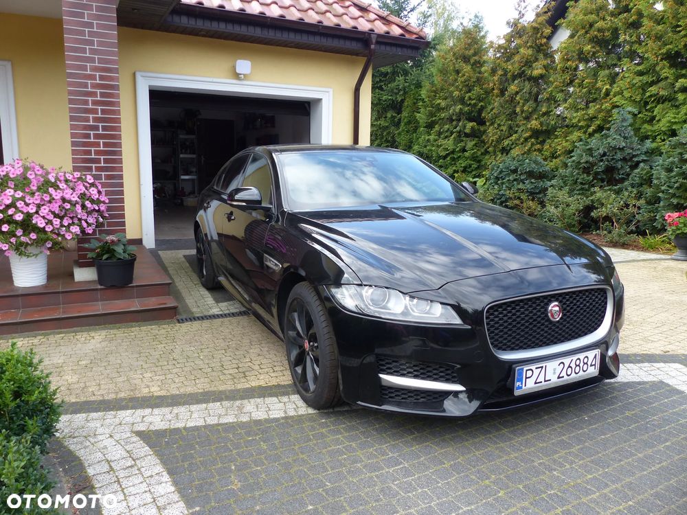 Jaguar XF 2.0 i4D R-Sport - 4