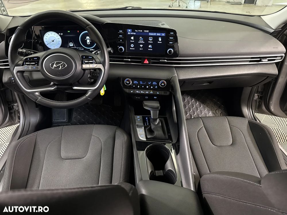 Hyundai Elantra - 10