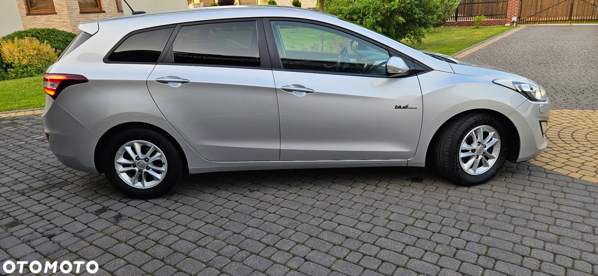 Hyundai i30 blue 1.6 CRDi Trend - 4