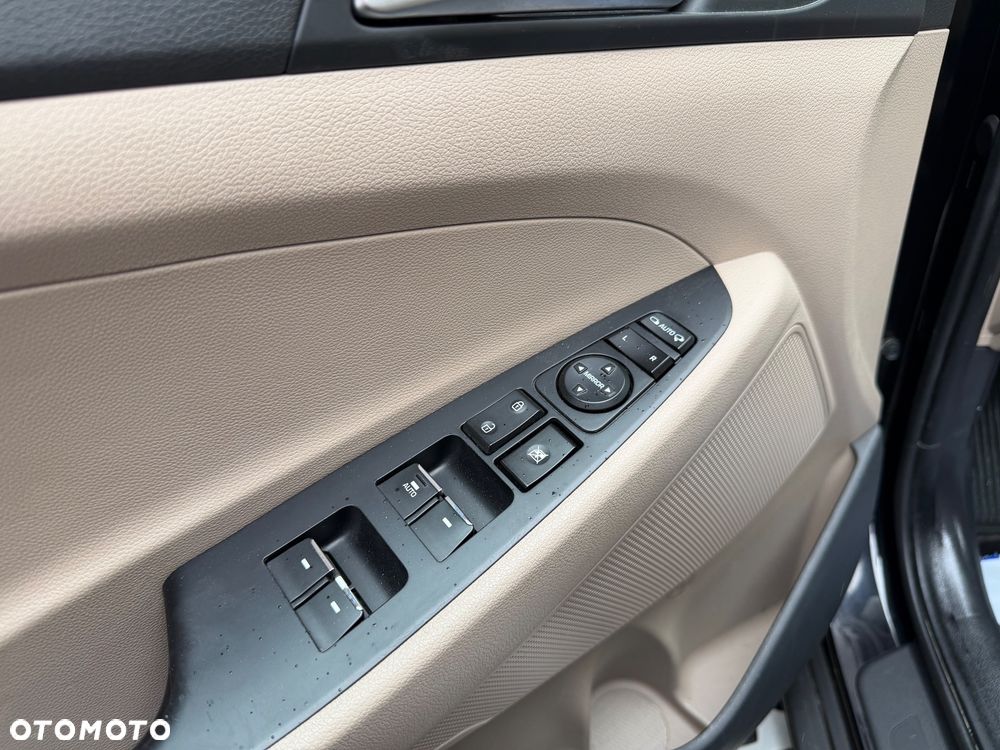 Hyundai Tucson blue 1.7 CRDi 2WD DCT Premium - 32