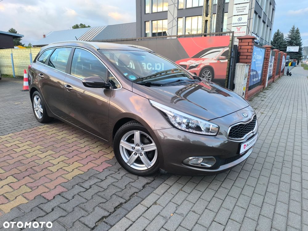 Kia Ceed 1.6 CRDi 128 Dream Team Edition - 1
