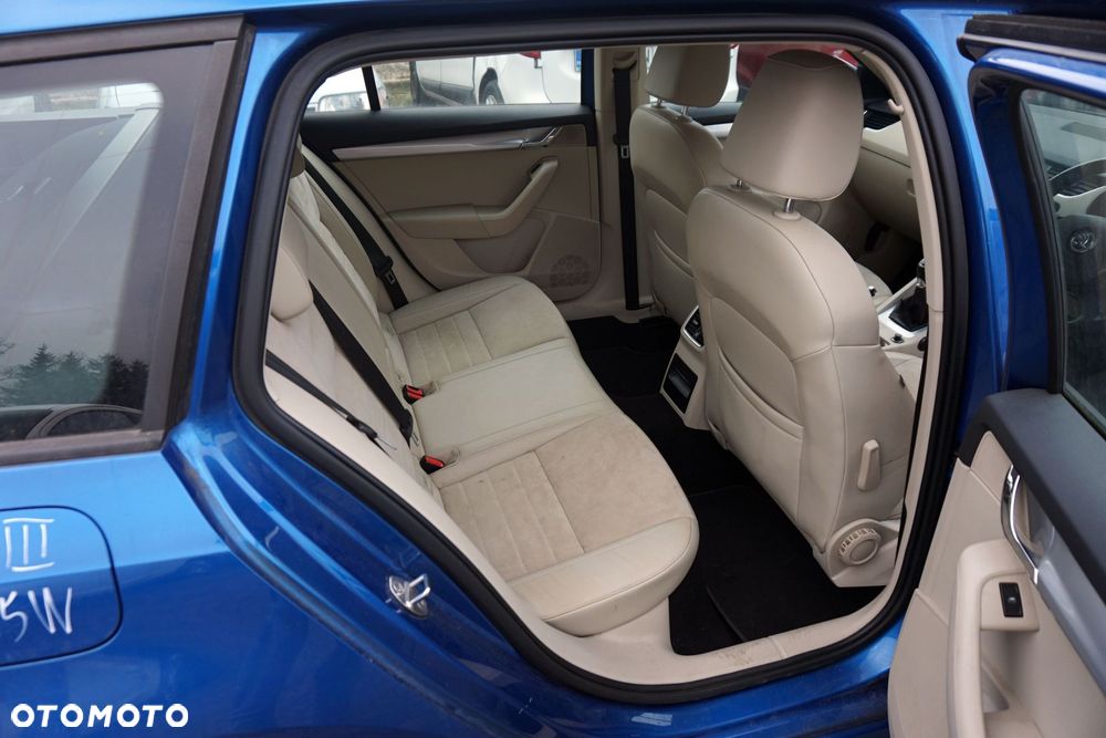 SKODA OCTAVIA III 5E5 KOMBI 2014 LF5W 1.6 TDI CLHA 105KM MWW NIEBIESKI na części - 11
