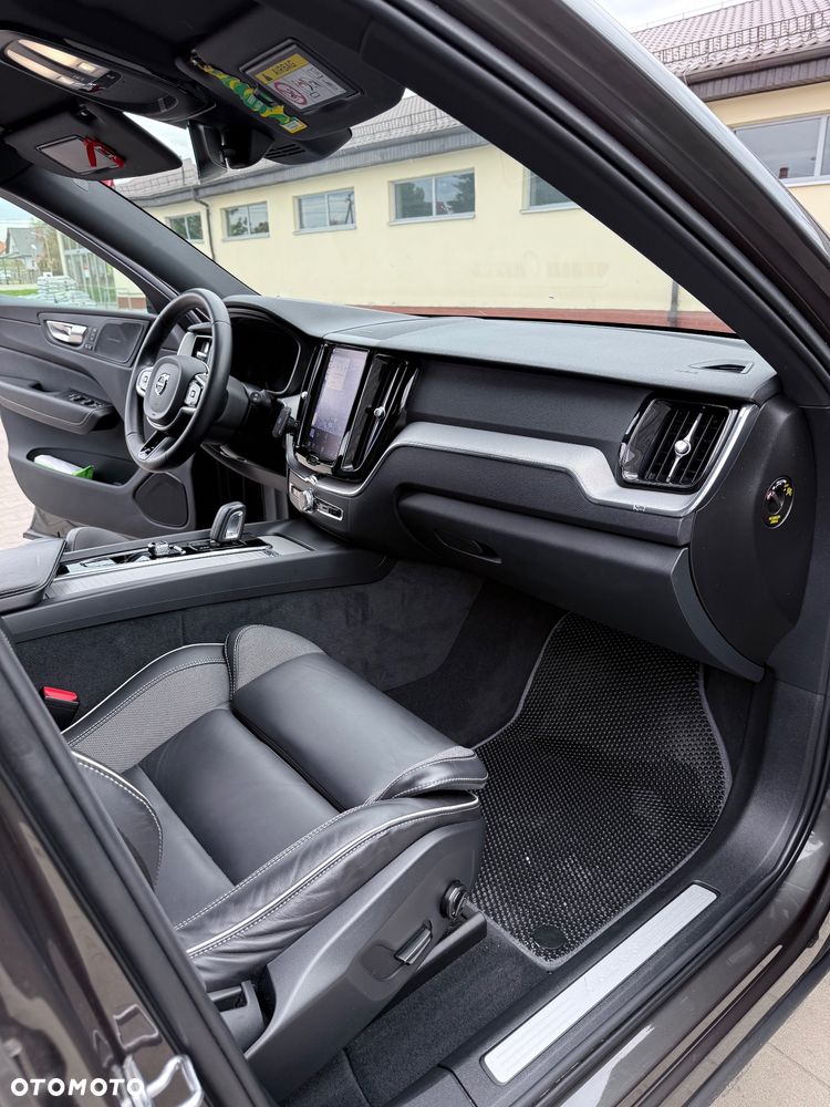Volvo XC 60 B4 D Plus Dark - 16