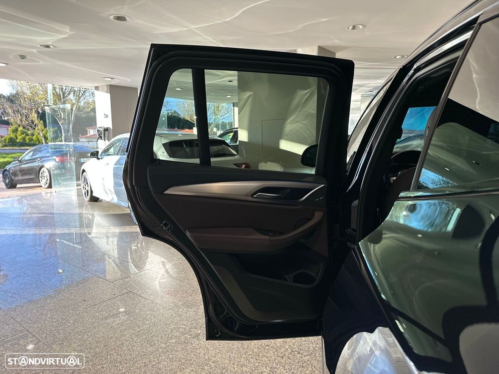 BMW iX3 Inspiring - 31