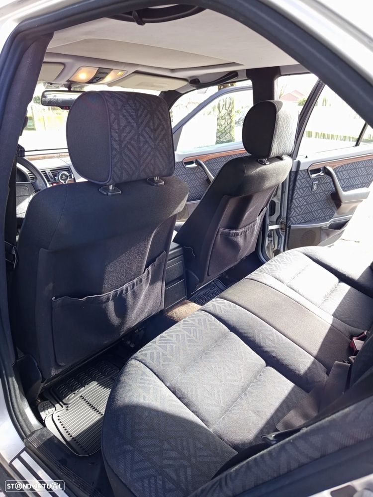 Mercedes-Benz C 220 D Elegance - 14