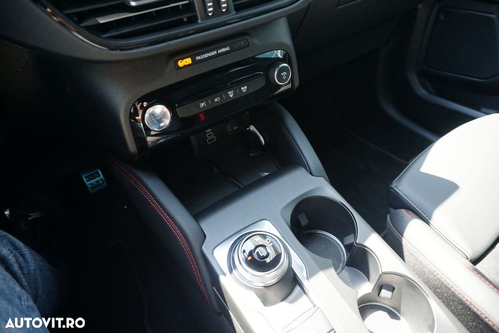 FORD Kuga 2025 — imagine 13