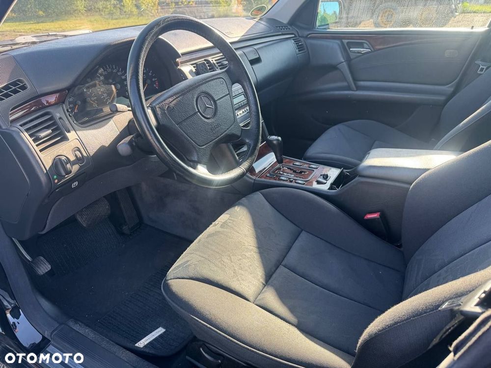 Mercedes-Benz Klasa E - 19