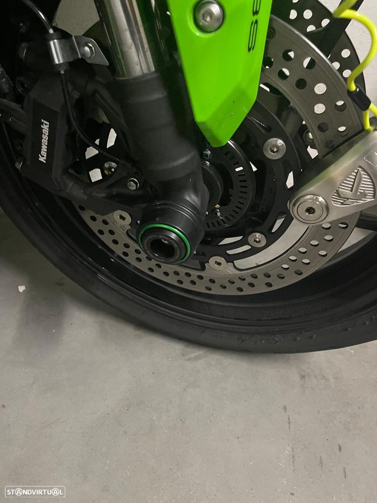 Kawasaki ZX 4RR - 25