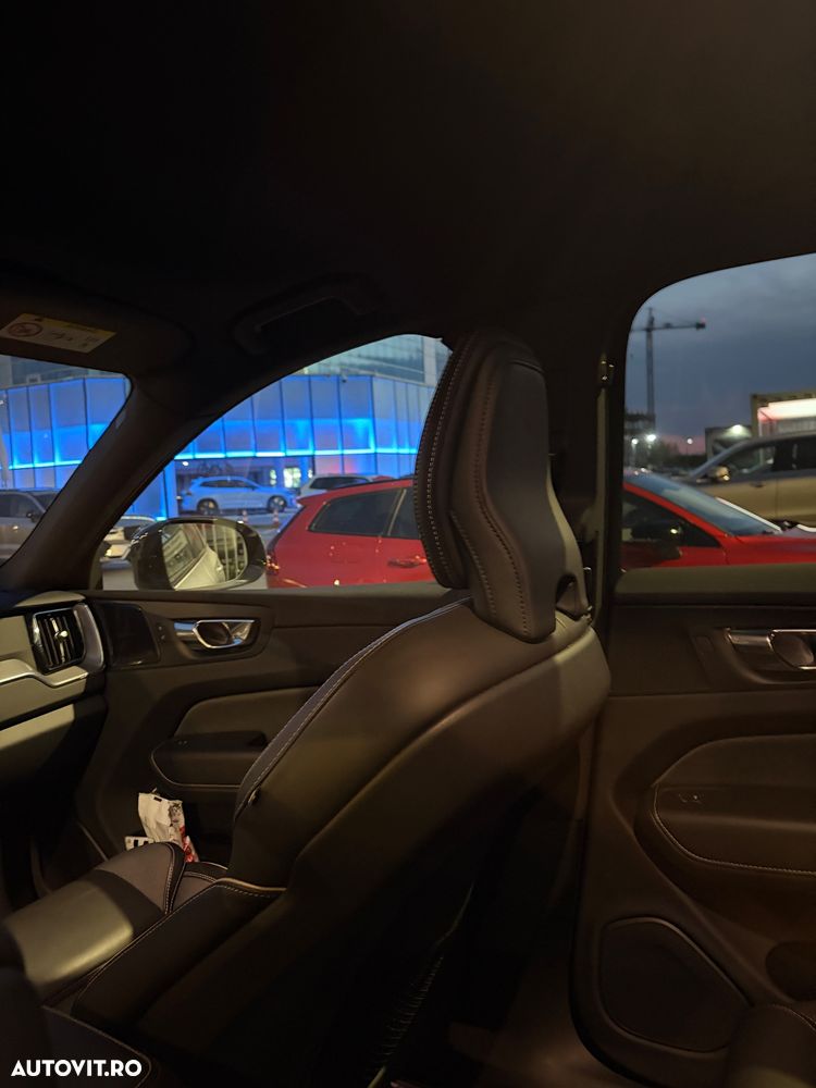 Volvo XC 60 B4 MHEV AT8 FWD R-Design - 15