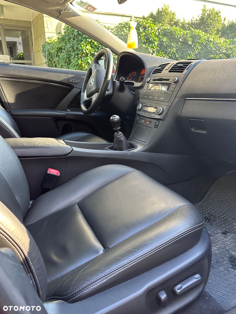 Toyota Avensis 2.0 Premium - 24