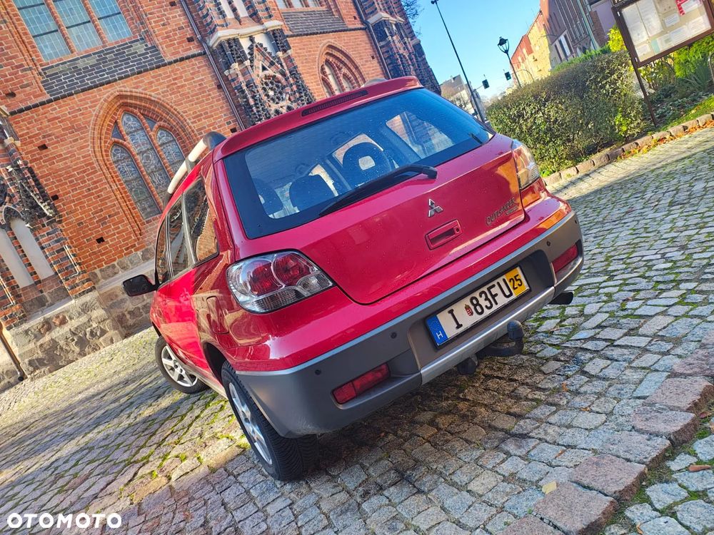 Mitsubishi Outlander 2.0 4WD Intense - 23