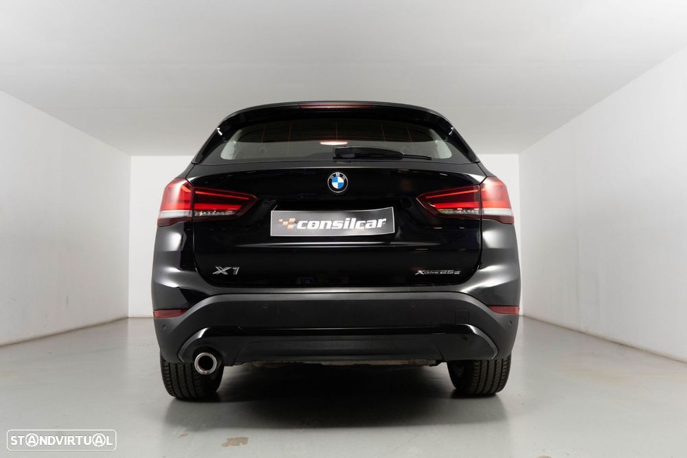 BMW X1 25 e xDrive Corporate Edition - 4