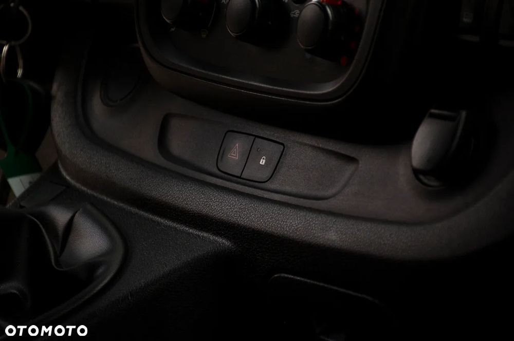 Opel Vivaro - 25