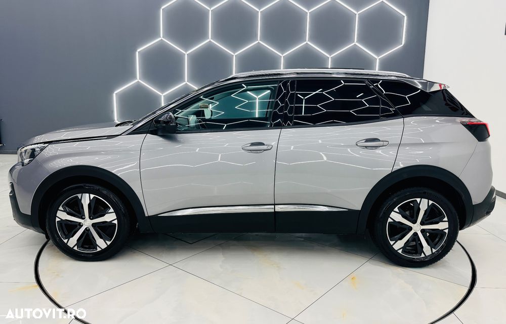 Peugeot 3008 1.2 PureTech Turbo S&S EAT6 Allure - 34