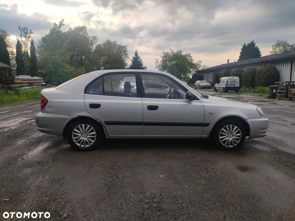 Hyundai Accent - 15