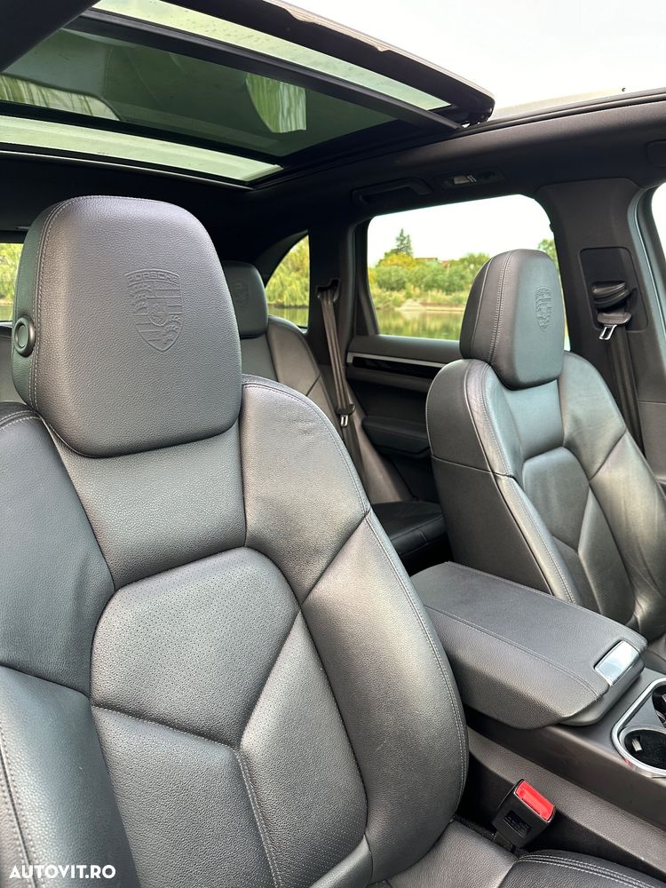 Porsche Cayenne - 8