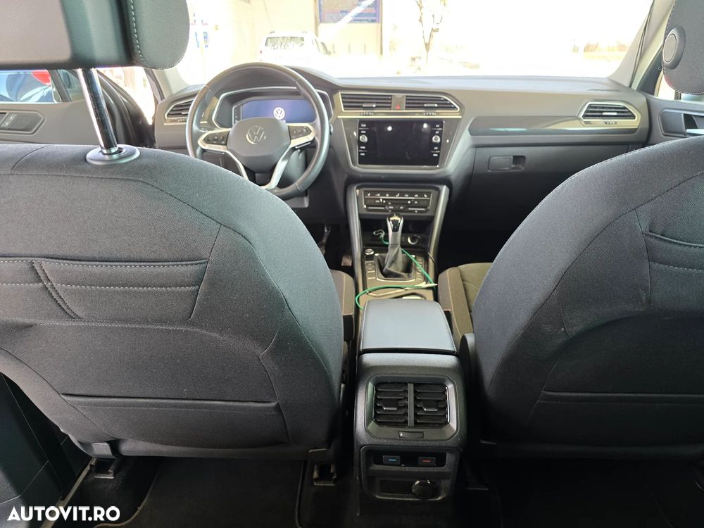 Volkswagen Tiguan - 11